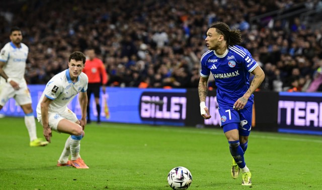 乐鱼体育VIP注册-德天空：多特有意21岁中场莫雷拉，白堡要价3千万到4千万欧